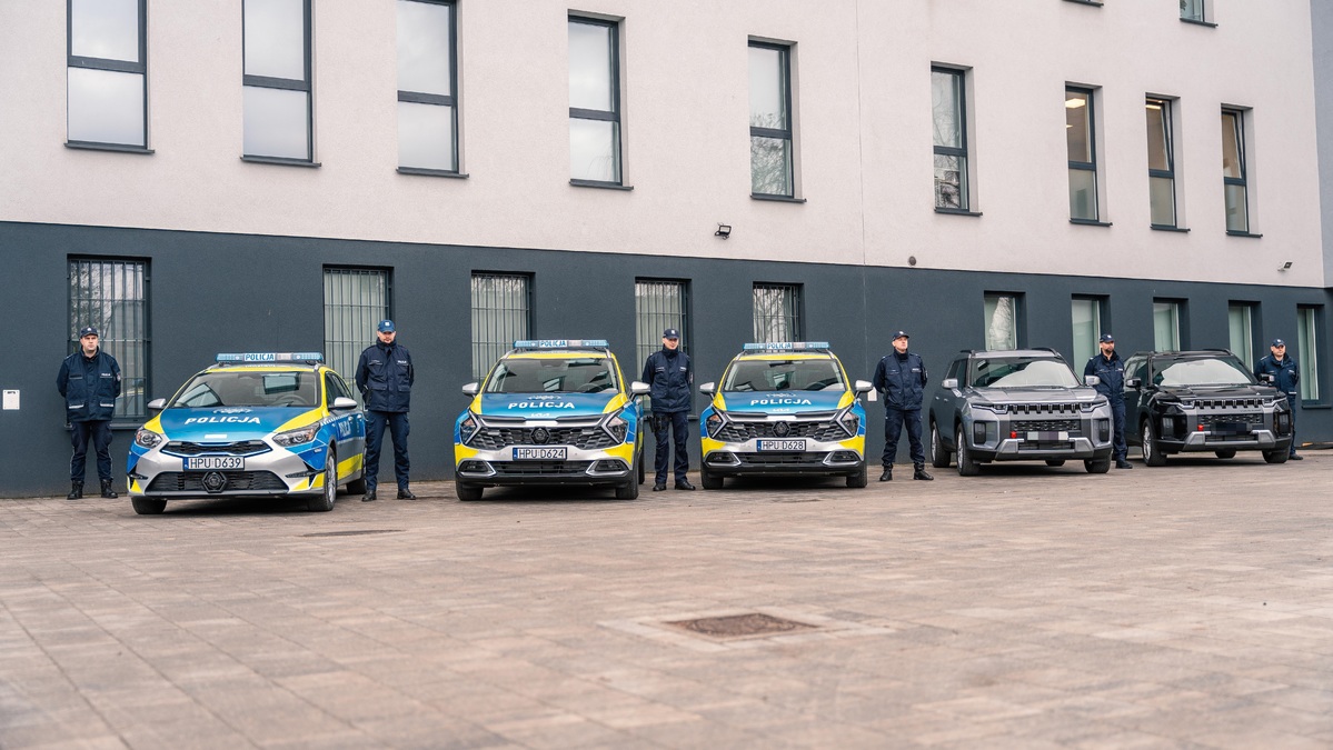 Wspólnie w trosce o bezpieczeństwo mieszkańców – nowotomyska policja otrzymała nowoczesne radiowozy oraz sprzęt